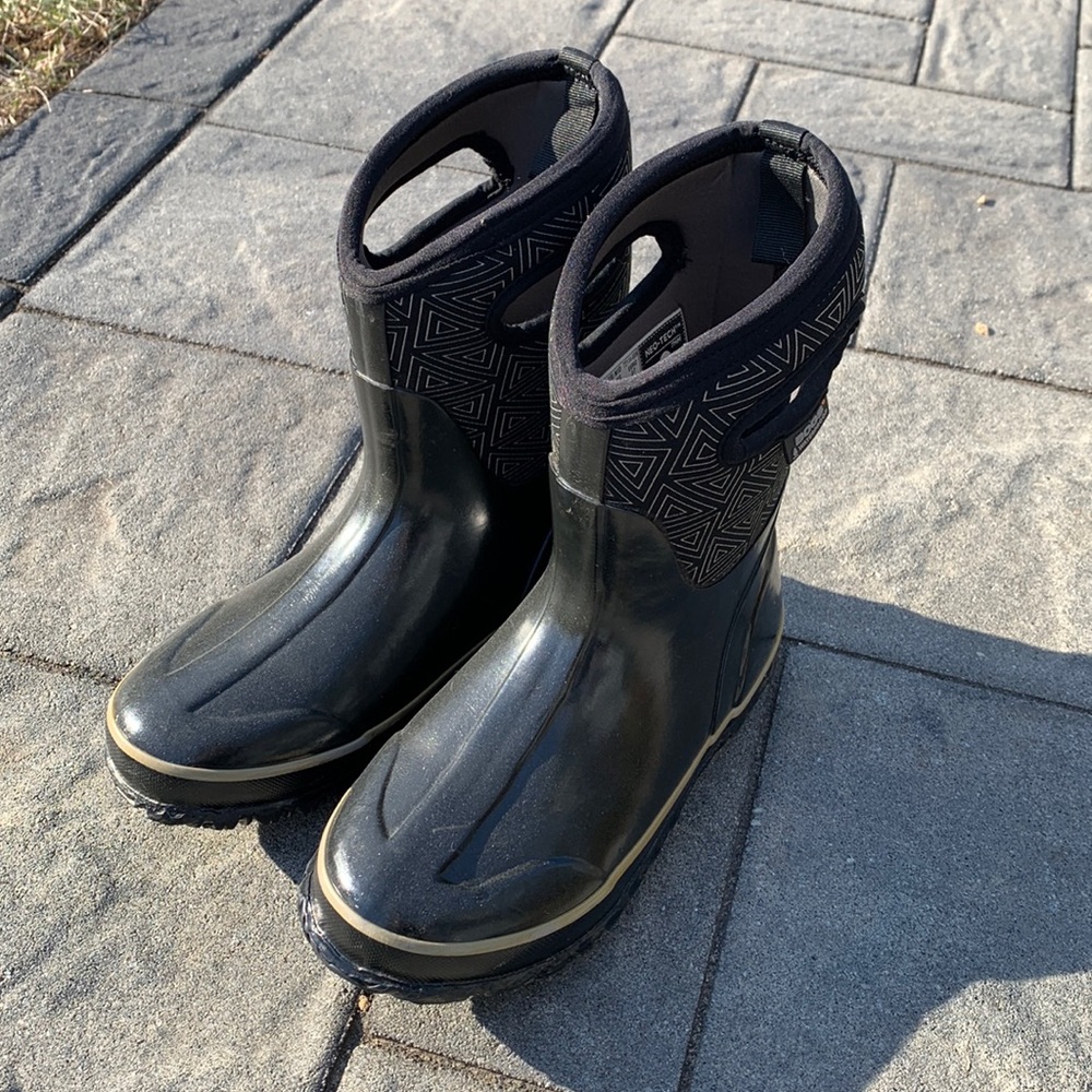 Womens Black Mid Bogs